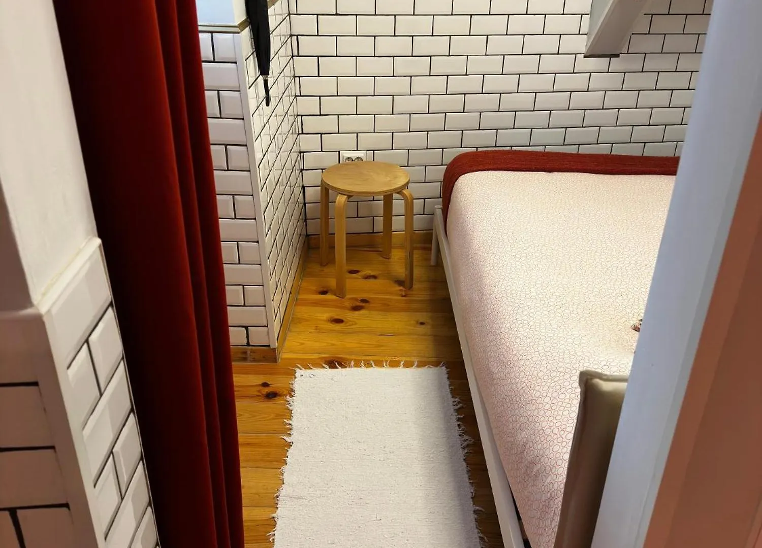 Lisbon Underground Apartment