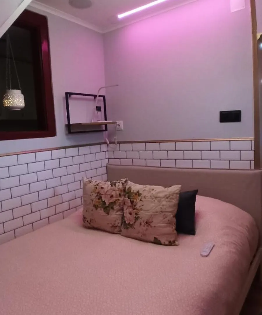 Lisbon Underground Apartment 0*,