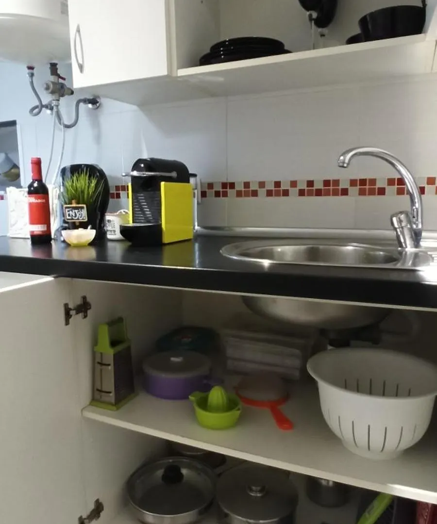 Lisbon Underground Apartment 0*,  Portekiz